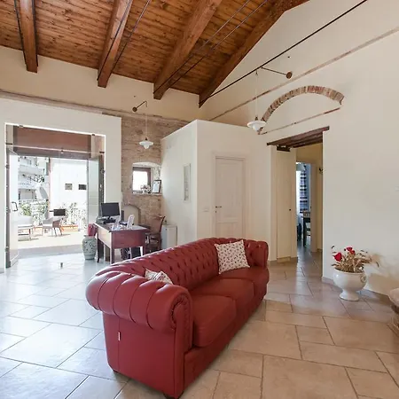A Casa Nostra Residenza Di Charme Bed & Breakfast *
